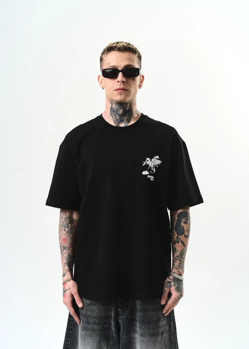 T-shirt oversize homme Hallstarz – Licorne ailée et nuages Maka